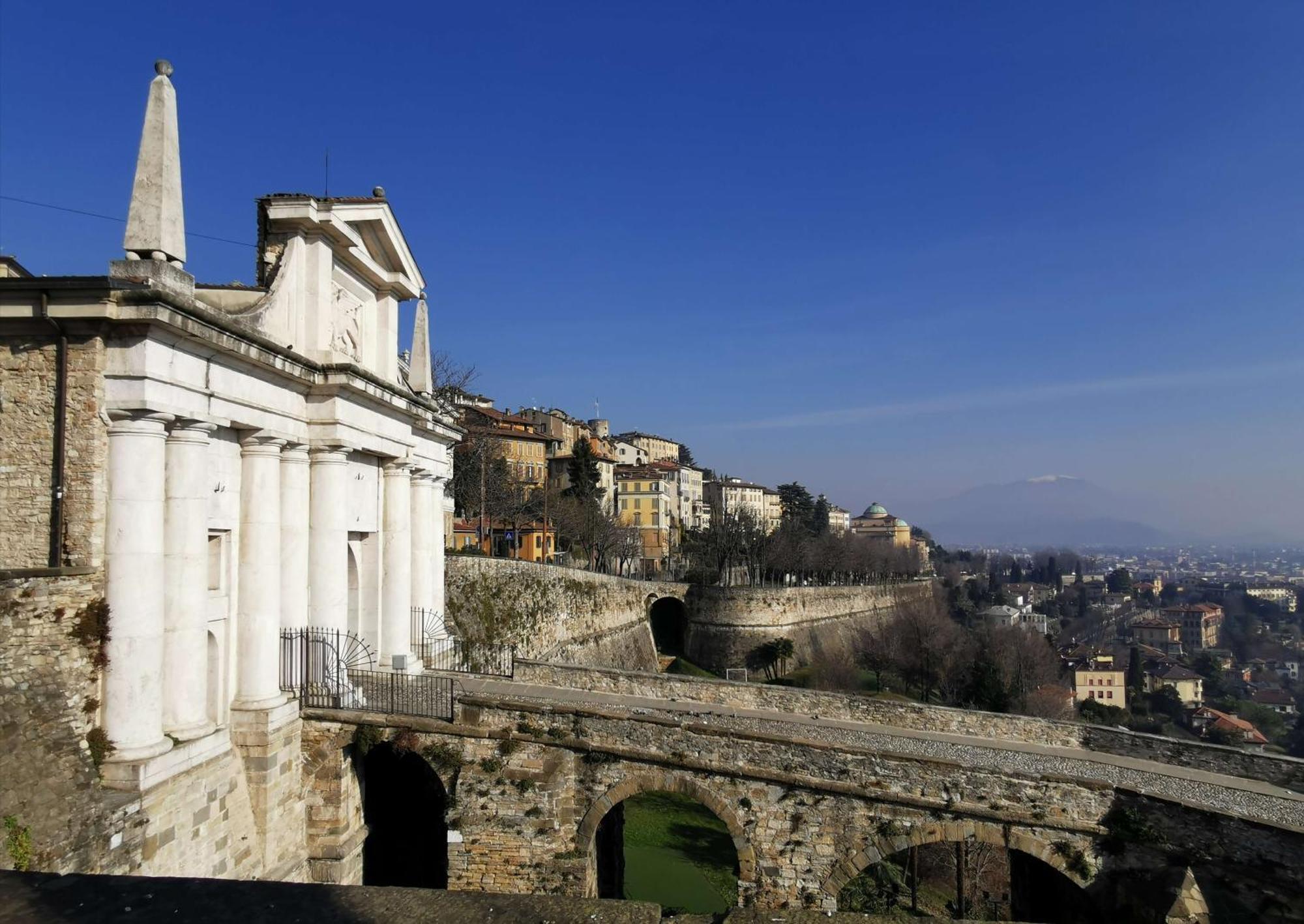 Casa Vacanze Margarita Bergamo Luaran gambar